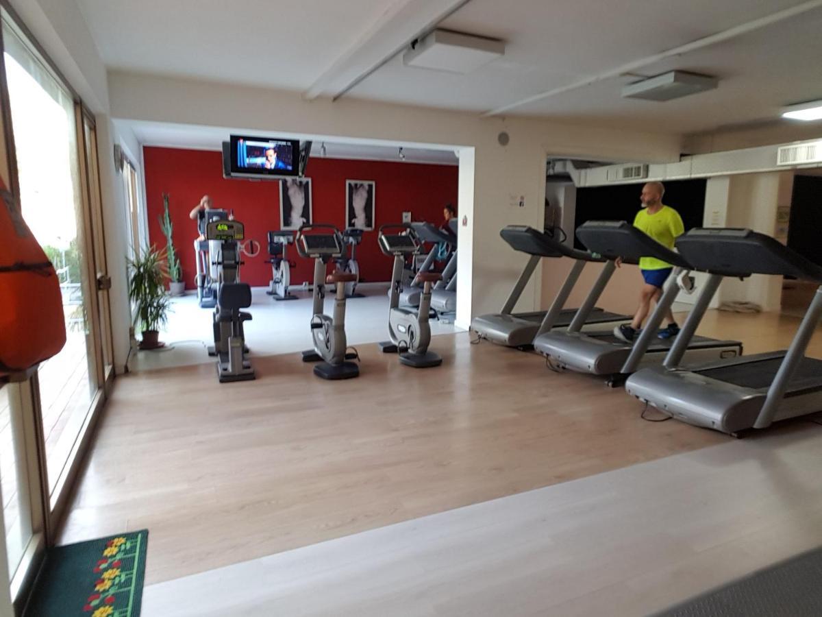 Spazio-Confort-Fitness 피옴비노 외부 사진